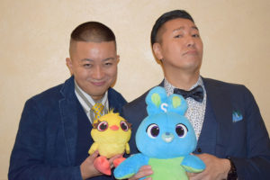 『トイ・ストーリー4』でダッキー＆バニーの声を担当した松尾さん（左）と長田さん（右）