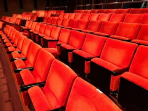 2023年6月より日本の映画料金は2000円の大台に(画像:写真AC)