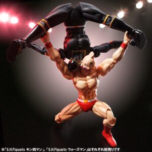 「キン肉バスター」をかけられているウォーズマン。「S.H.フィギュアーツ キン肉マン ウォーズマン 約145mm ABS&PVC製 塗装済み可動フィギュア」（BANDAI SPIRITS）