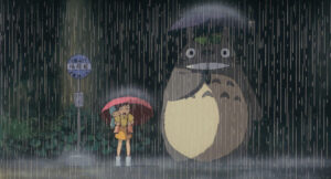 『となりのトトロ』バス停で雨宿りをしているトトロとサツキたち(C)1988 Studio Ghibli