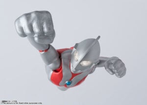 当時のキッズは懐中電灯などで変身していました。「S.H.Figuarts ウルトラマン［BEST SELECTION］」（BANDAI SPIRITS）　(C)円谷プロ