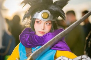 『ドラゴンクエストIII そして伝説へ…』女勇者に扮する「菊紫あも」さん(X:@ammon_cos)、撮影:「メジェドな日々」さん(X:@medjed2019)/写真提供:「菊紫あも」さん