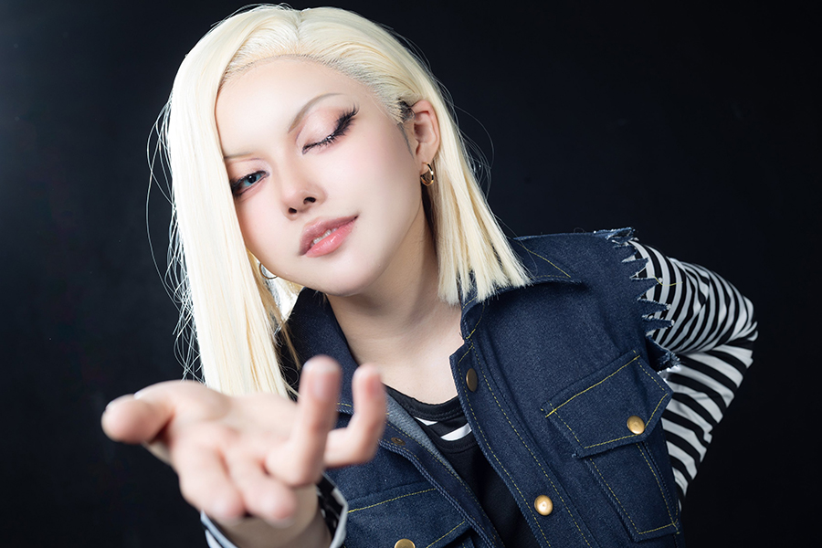 コスプレ】『ドラゴンボール』人造人間18号が大人な美貌で魅了
