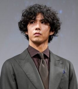 賀来賢人さん(2020年1月、時事通信フォト)
