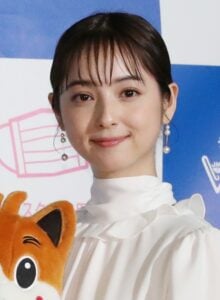 佐々木希さん(2020年10月、時事)