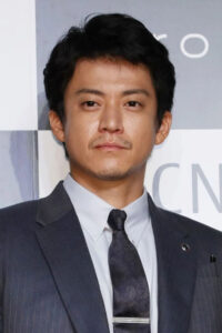 小栗旬さん（2019年6月、時事通信フォト）