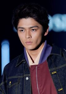 朝ドラ『あんぱん』で手塚治虫さんがモデルの「手嶌治虫」役を眞栄田郷敦さん（2020年2月、時事通信フォト）