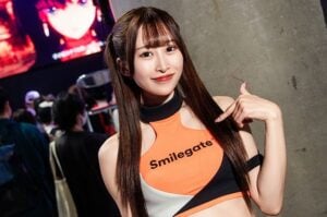 「Smilegate」をPRするコンパニオンさん