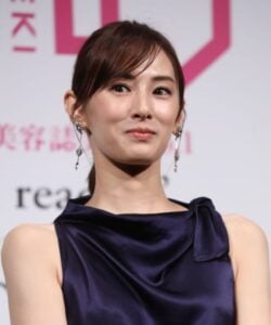 雨清水タエ役を演じる北川景子さん(2018年12月、時事)