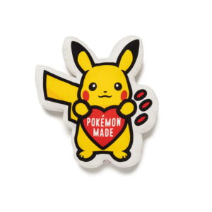 ピカチュウのデザインが可愛らしいコラボクッション。「POKEMON MADE CUSHION　1万6500円」（税込）