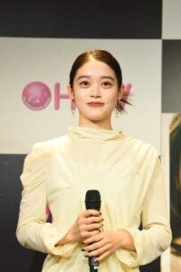 朝ドラ『ばけばけ』主人公のトキを演じる女優の高石あかりさん。画像は「高石あかりファースト写真集　幻灯」（東京ニュース通信社刊）発売時の写真
