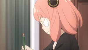 人の心を読む特殊能力をもつアーニャも、勉強においては苦戦が続く　(C)遠藤達哉／集英社・SPY×FAMILY製作委員会