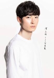 『ばけばけ』庄田役の濱正悟さんの写真集「濱 正悟 1st写真集」（KADOKAWA）