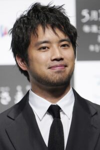 亀吉役の三浦貴大さん（2021年5月13日撮影、時事通信フォト）