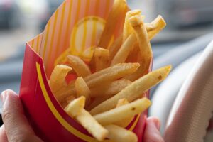 サウジアラビアのマクドナルド公式が日本語で謎の投稿し、話題に。（画像：写真AC）