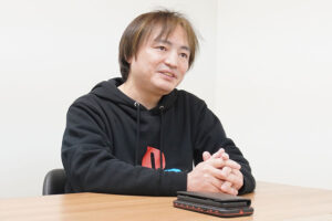 インタビューに応じるジェンコの中尾幸彦氏