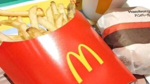マクドナルドと『聖闘士星矢』のコラボが実現!? (画像:写真AC)