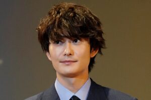 岡田将生さん（2020年2月、時事通信フォト）