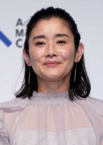 石田ひかりさん(2021年11月、時事)