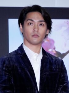 柳楽優弥さん（2020年11月、時事フォト）