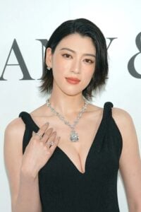 2023年7月、「ティファニー銀座本店」がリニューアルオープンされた時のイベントに出席した三吉彩花さん