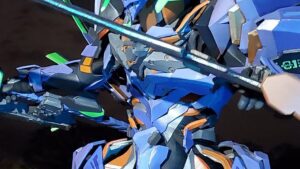 自作の『エヴァンゲリオンANIMA』「エヴァンゲリオン最終号機」を着用する「バァドゥ」さん（X：@11Vadu）／写真提供：「バァドゥ」さん