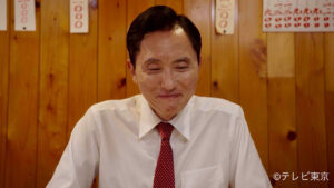 『孤独のグルメ Season11』第6話より、上着を脱いでガチ食いモードに入る五郎さん　(C)テレビ東京