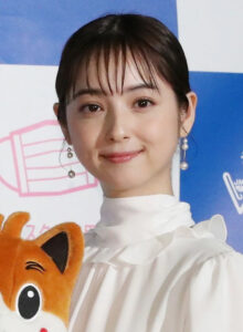 佐々木希さん(2020年10月、時事)