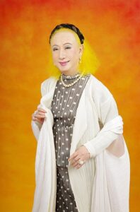 美輪明宏さんプロフィール写真　(C)御堂義乘