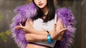『ONE PIECE』「ニコ・ロビン」に扮する「めぇめぇ」さん(X:@megu_10_10)/写真提供:「めぇめぇ」さん